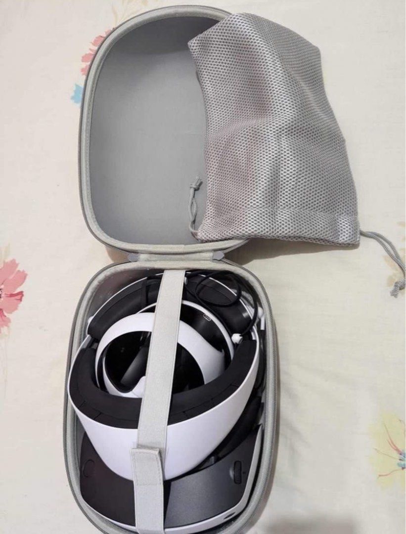 Ps VR 2 FOR SALE!!! (STILL NEGOTIABLE!!!) (Category: In-Game Products) located in Makati City. Submitted by bananayaa (Listing ID 1319351349, Image 1). Description: Barely used and good as new - comes with lens cover and carrying bag -rfs: motion sickness - no issues - bought for 900 sgd Mode of payment and delivery - lalamove (gcash) - can do meet up as well.