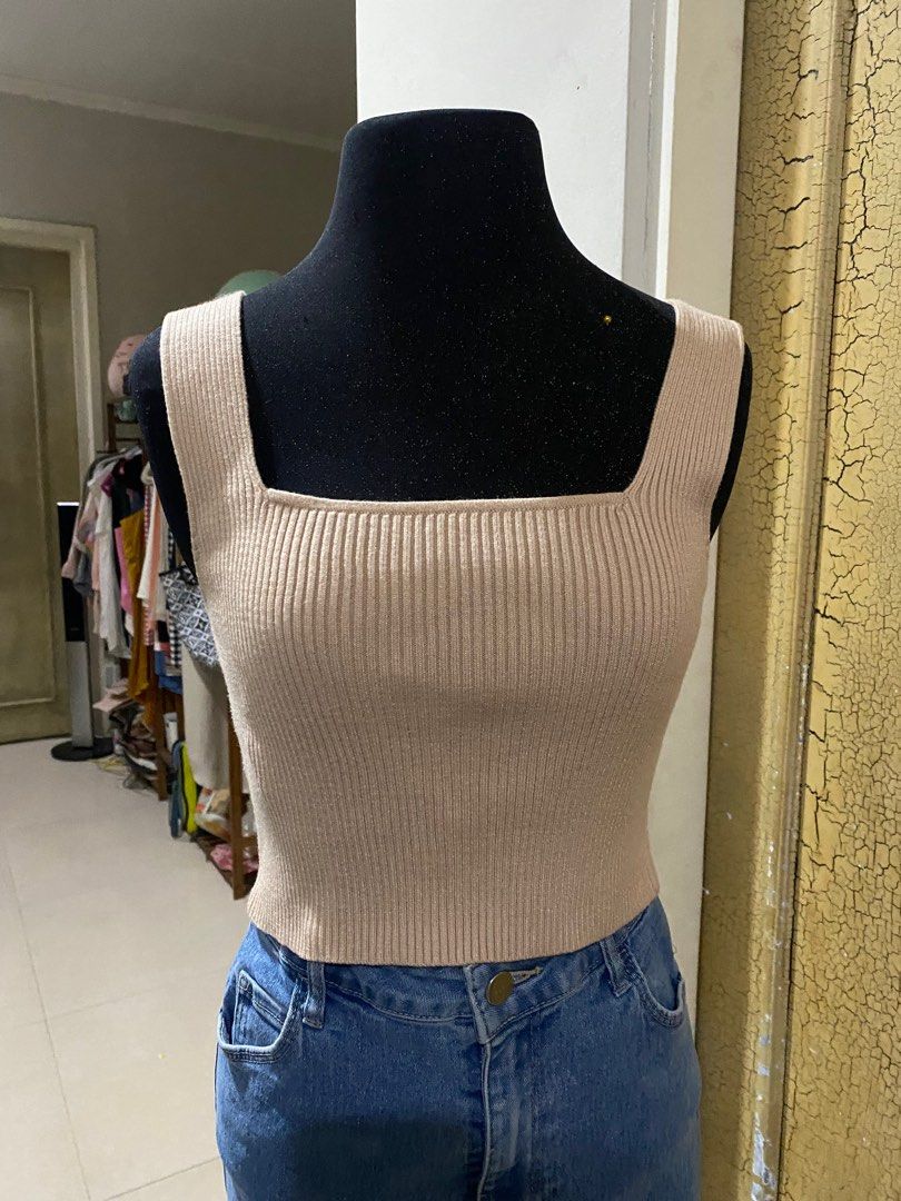 Ribbed Knit Crop Top (Category: Blouses) located in Paranaque City. Submitted by soapsian (Listing ID 1319464516, Image 2). Description: RFS: Decluttering Bought last year from Shein..