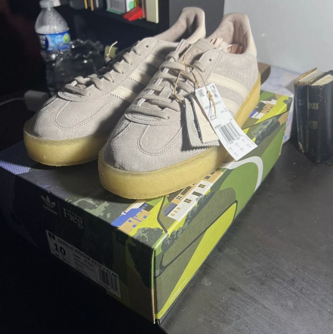 adidas gazelle silver green womens adidasUnisex Ronnie Fieg x Clarks x 8TH Street Samba main image 0