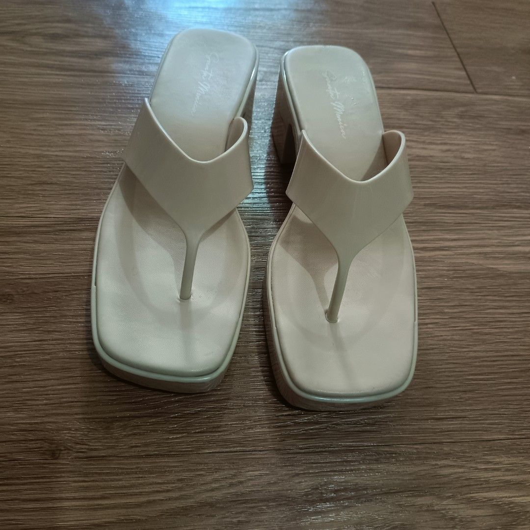 Santa Monica beige sandals size9 (Category: Sandals) located in Baguio. Submitted by kathbilag (Listing ID 1319495106, Image 3). Description: .