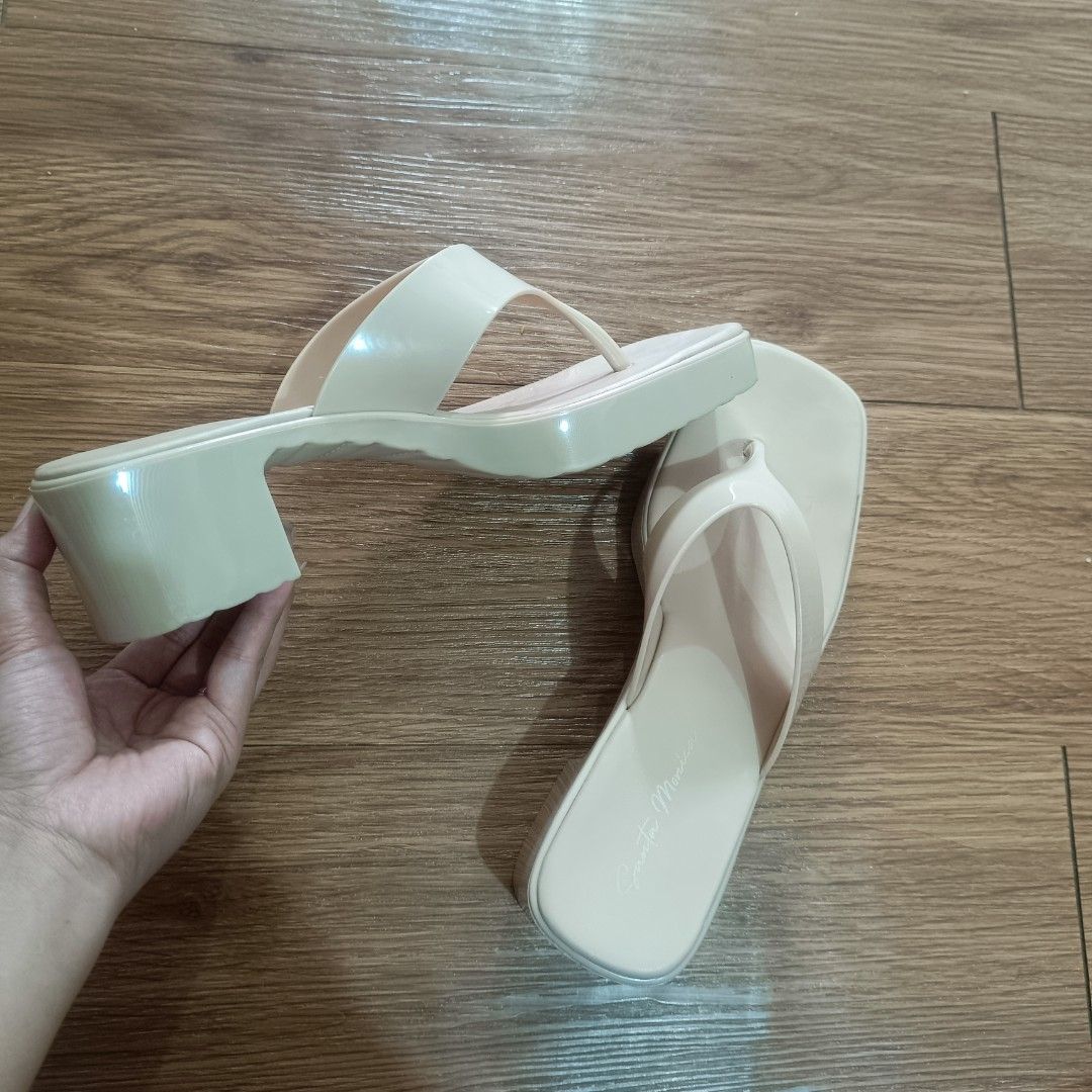 Santa Monica beige sandals size9 (Category: Sandals) located in Baguio. Submitted by kathbilag (Listing ID 1319495106, Image 2). Description: .