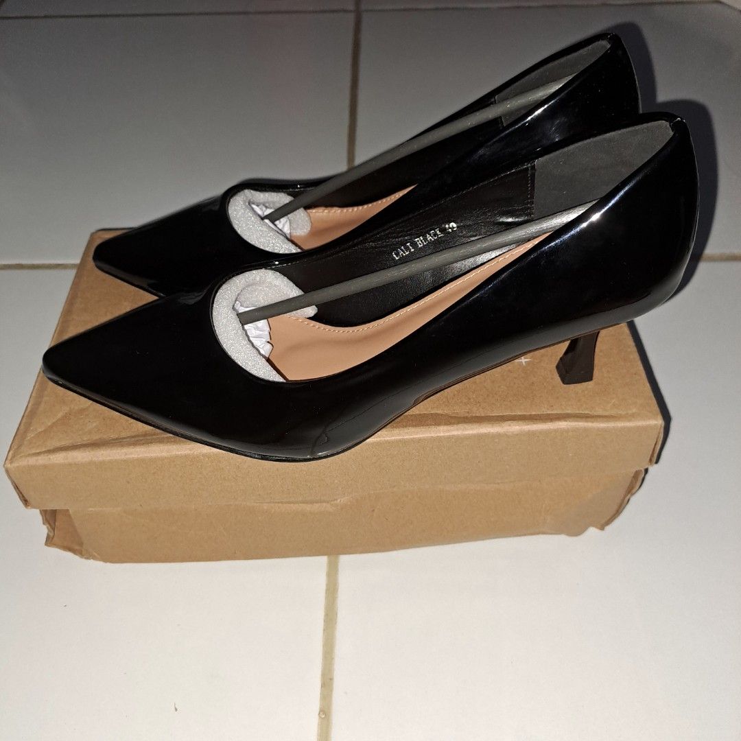 Sepatu High heels Hitam Classic