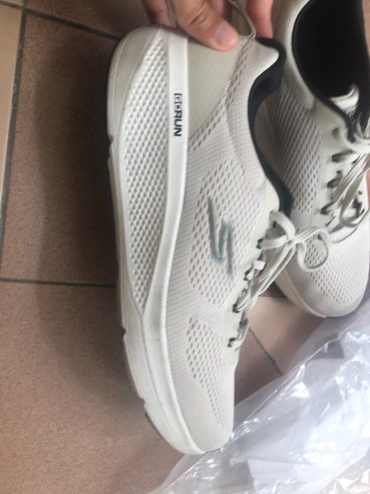 Skechers Running Shoe Men s Fashion Footwear Sneakers on Carousell
