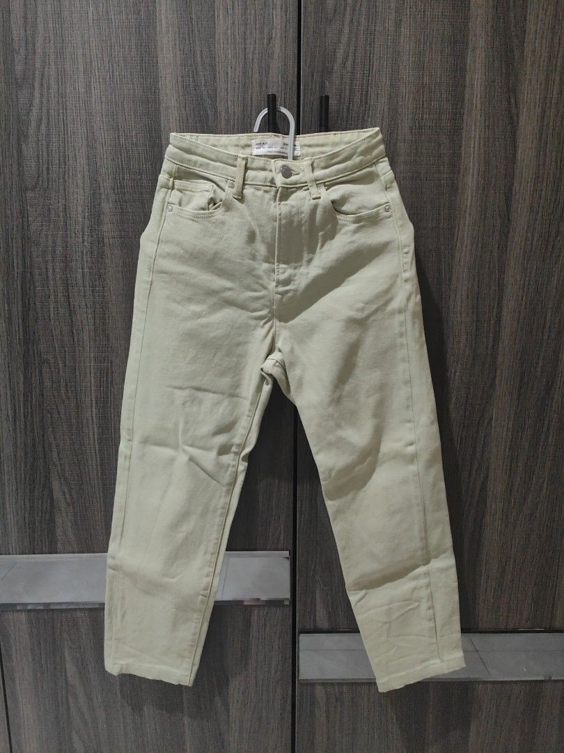 Stradivarius Mom Highwaist Slim Fit Jeans in Sage Green Stretch