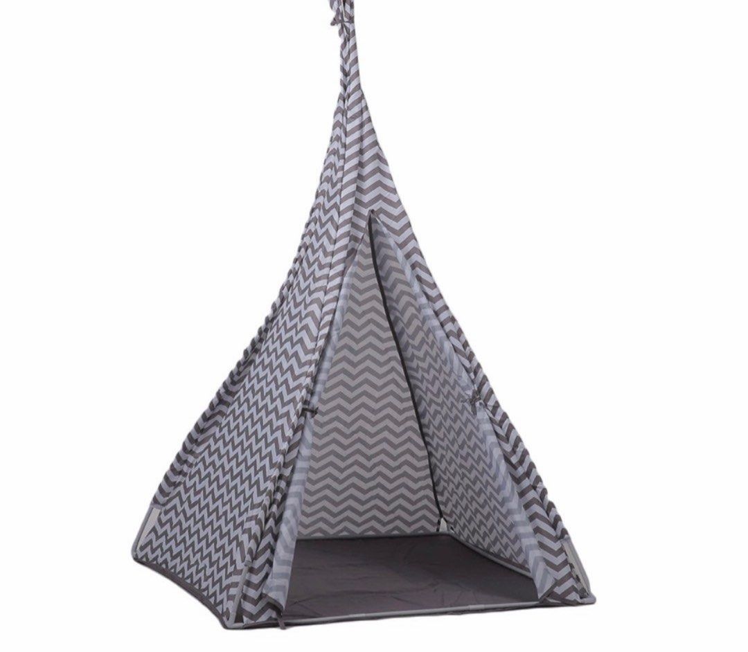 TeePee tent zigzag print (Category: Infant Playtime) located in Paranaque City. Submitted by kaelstoypalace (Listing ID 1319406786, Image 2). Description: From toy kingdom.