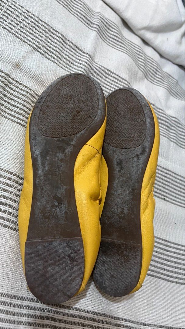 Tory Burch flats (Category: Flats & Sandals) located in Pasig City. Submitted by batchimallari (Listing ID 1319468896, Image 2). Description: Shipping from Pasig No more box. .