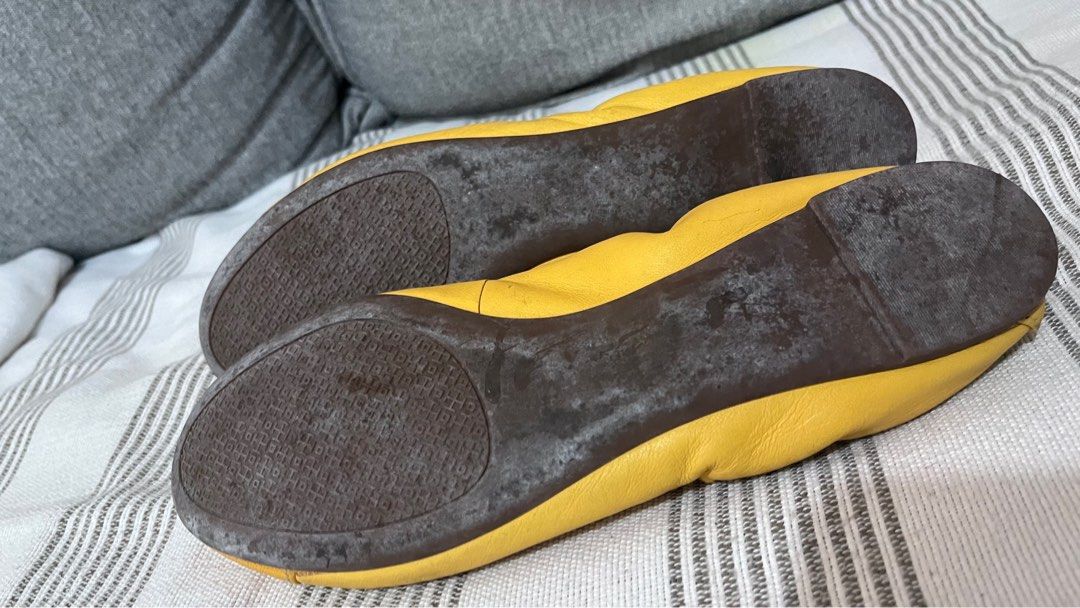 Tory Burch flats (Category: Flats & Sandals) located in Pasig City. Submitted by batchimallari (Listing ID 1319468896, Image 3). Description: Shipping from Pasig No more box. .