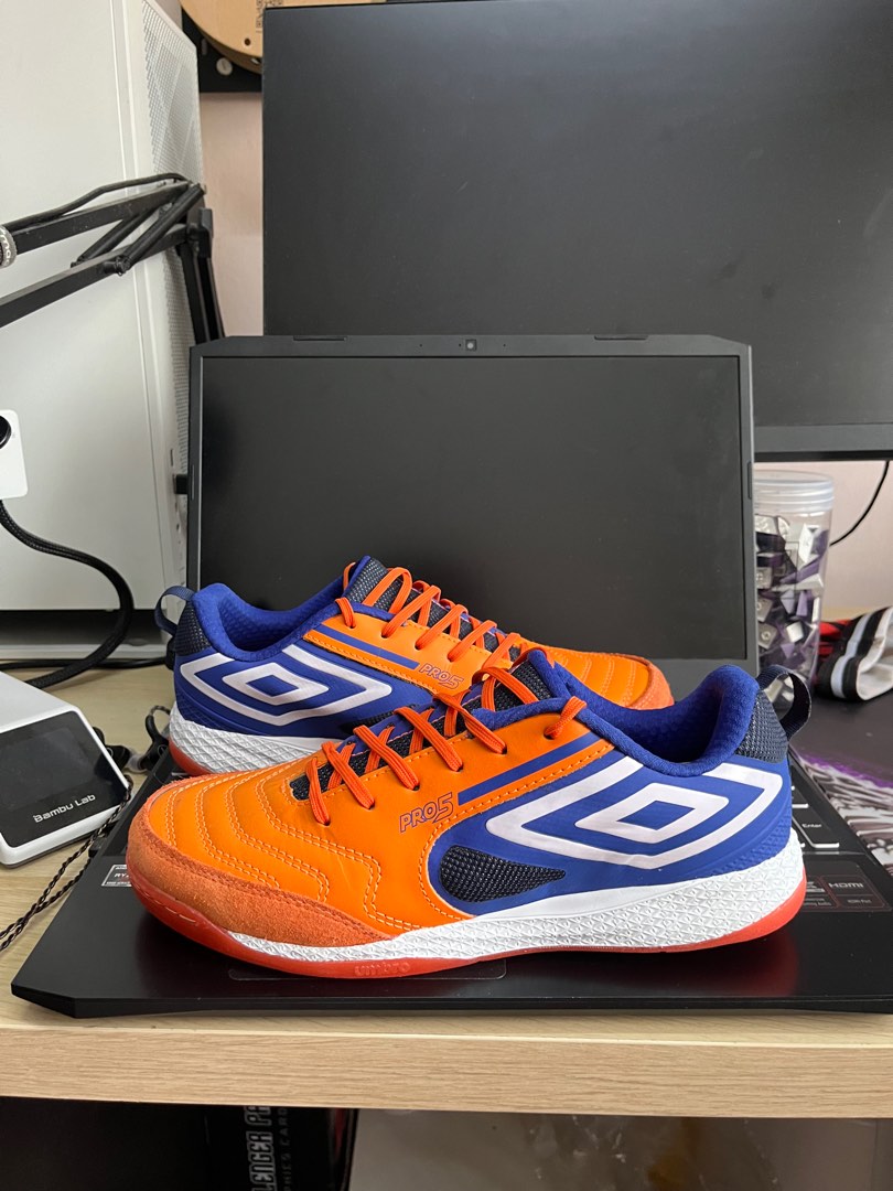 Umbro Pro 5, Sports Equipment, Sports & Games, Racket & Ball Sports on ...