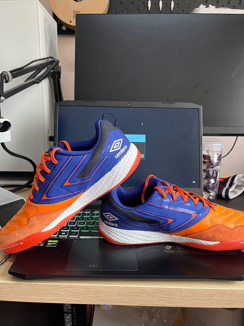 Umbro Pro 5, Sports Equipment, Sports & Games, Racket & Ball Sports on ...