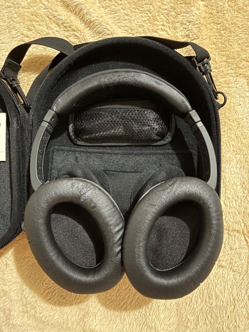 💯 Authentic Used Bose QuietComfort 2 (Category: Headphones & Headsets) located in Surigao. Submitted by marizgord72676 (Listing ID 1319432338, Image 2). Description: Complete. Used only once.
