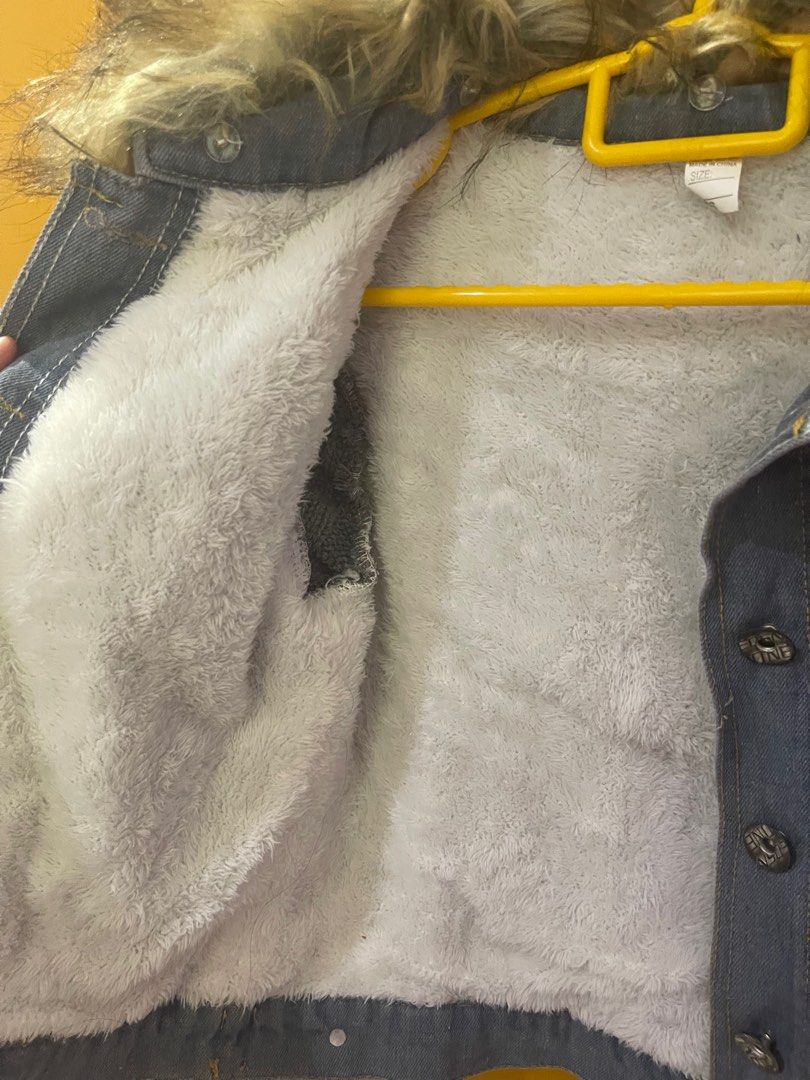 Winter jacket (Category: Coats, Jackets and Outerwear) located in Temerloh. Submitted by GiveMeChance1moretime (Listing ID 1319330538, Image 2). Description: winter jacket fur boleh buka. .