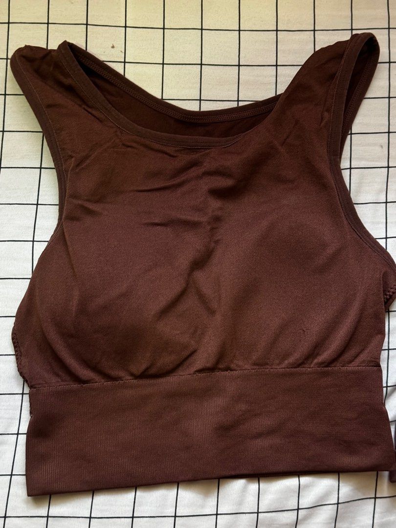 Workout set/ Yoga top & bottom (Category: Activewear) located in Quezon City. Submitted by declutterkyusi (Listing ID 1319397841, Image 1). Description: .