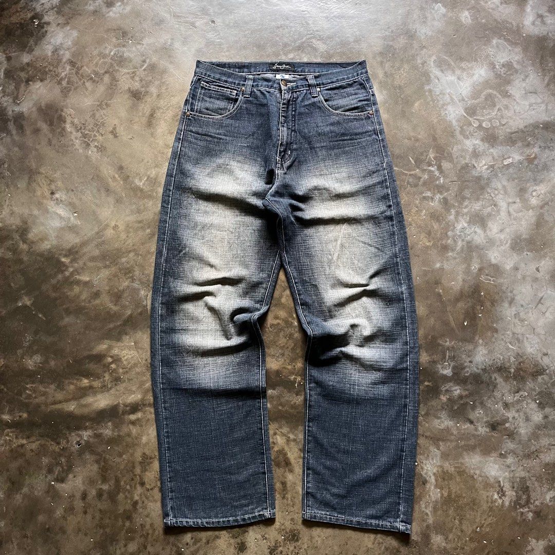 Y2k Baggy Sean John Jeans (Category: Jeans) located in Legazpi City. Submitted by fieldday (Listing ID 1319394404, Image 1). Description: Sean John Dark-washed Jeans Tagged size 32 Loose fit Dimensions: Waist 33“ Front Rise 16“ Thigh 12“ Length 43“ Leg Open 9“ Great Condition, minimal fraying on embroidery .