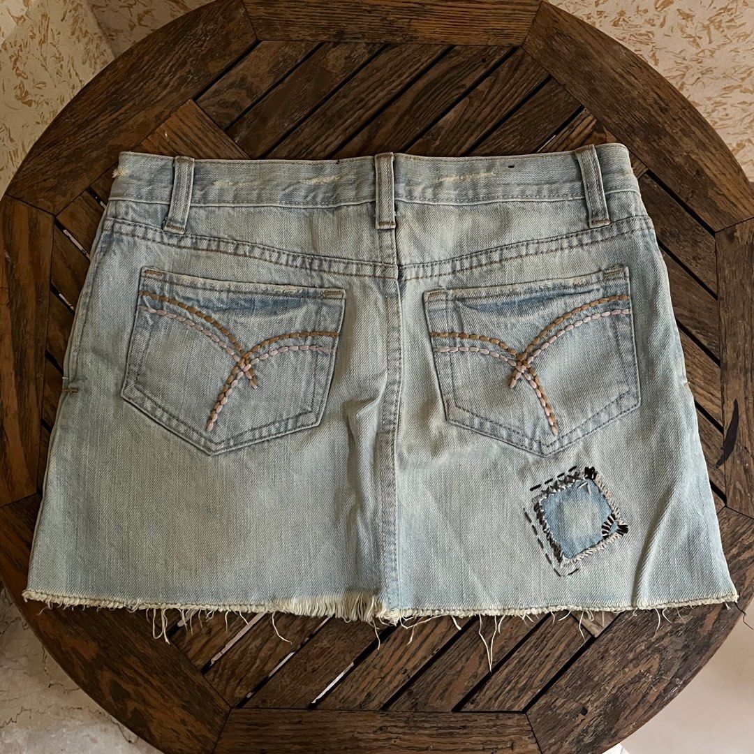 Y2K Patched Denim Mini Skirt (Category: Skirts) located in San Rafael. Submitted by peanaughty (Listing ID 1319340907, Image 3). Description: - condition: 10/10 - rfs: changed my style .