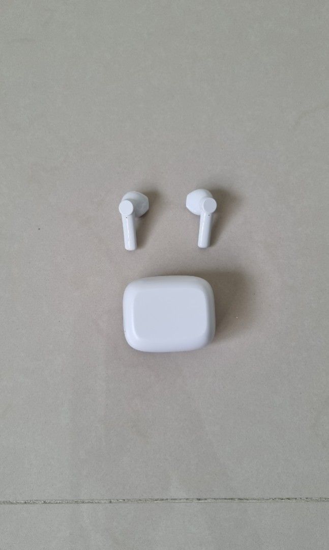 5 WIRELESS EARBUDS