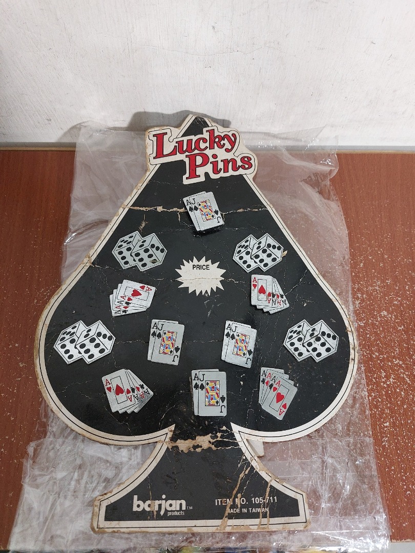 台灣製 Barjan Products Lucky Pins Casino 賭神 骰子 鐵支 復古 徽章 胸章, 書籍、休閒與玩具, 收藏