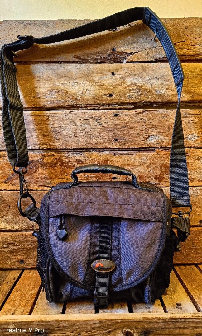 💯 Lowepro EX 140 camera bag (Category: Camera Bags & Carriers) located in General Mariano Alvarez. Submitted by randzwurkz85264 (Listing ID 1319655957, Image 1). Description: GMA Cavite.
