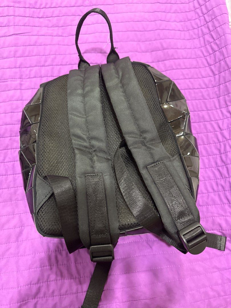 Backpack (Category: Backpacks) located in Singapore. Submitted by baobaobag (Listing ID 1319653099, Image 5). Description: Small backpack can put laptop and big volume .
