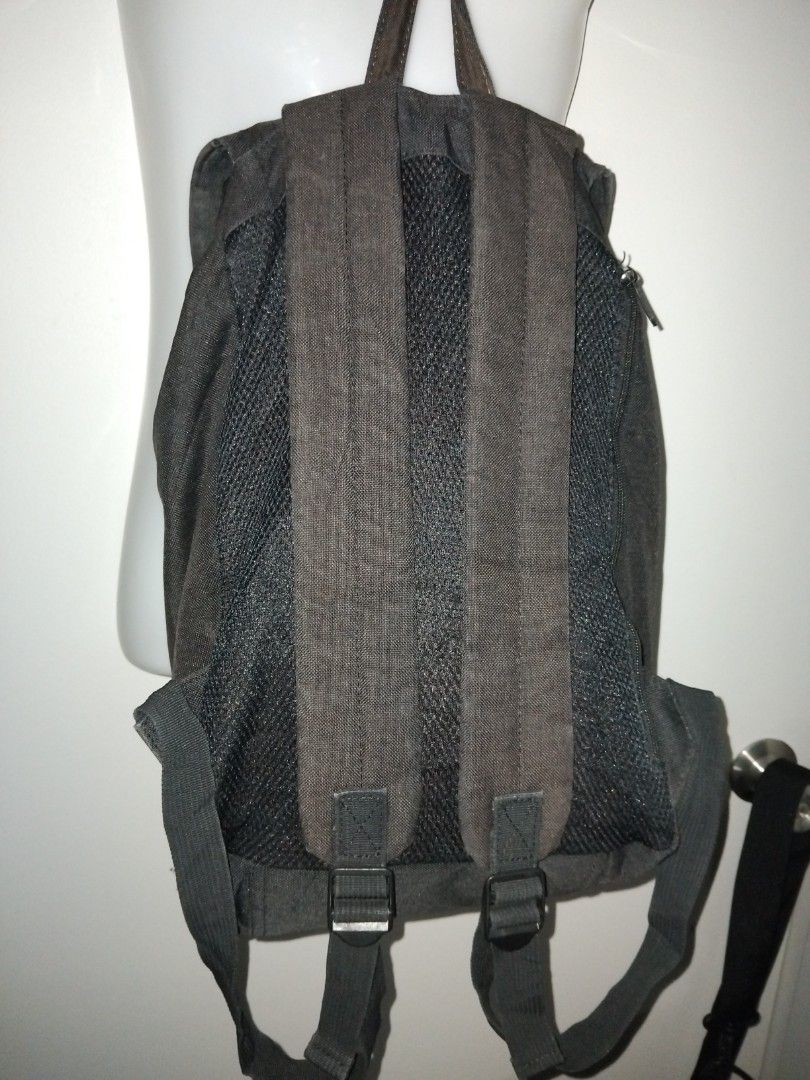 Bagpack (Category: Backpacks) located in Bukit Mertajam. Submitted by de_one_empire (Listing ID 1319634033, Image 3). Description: Rm28 Bagpack warna hitam material kain denim tebal saiz : Lebar 25cm Tggi 38cm Tapak 12cm Harga tdk termasuk postage Berminat Pm.