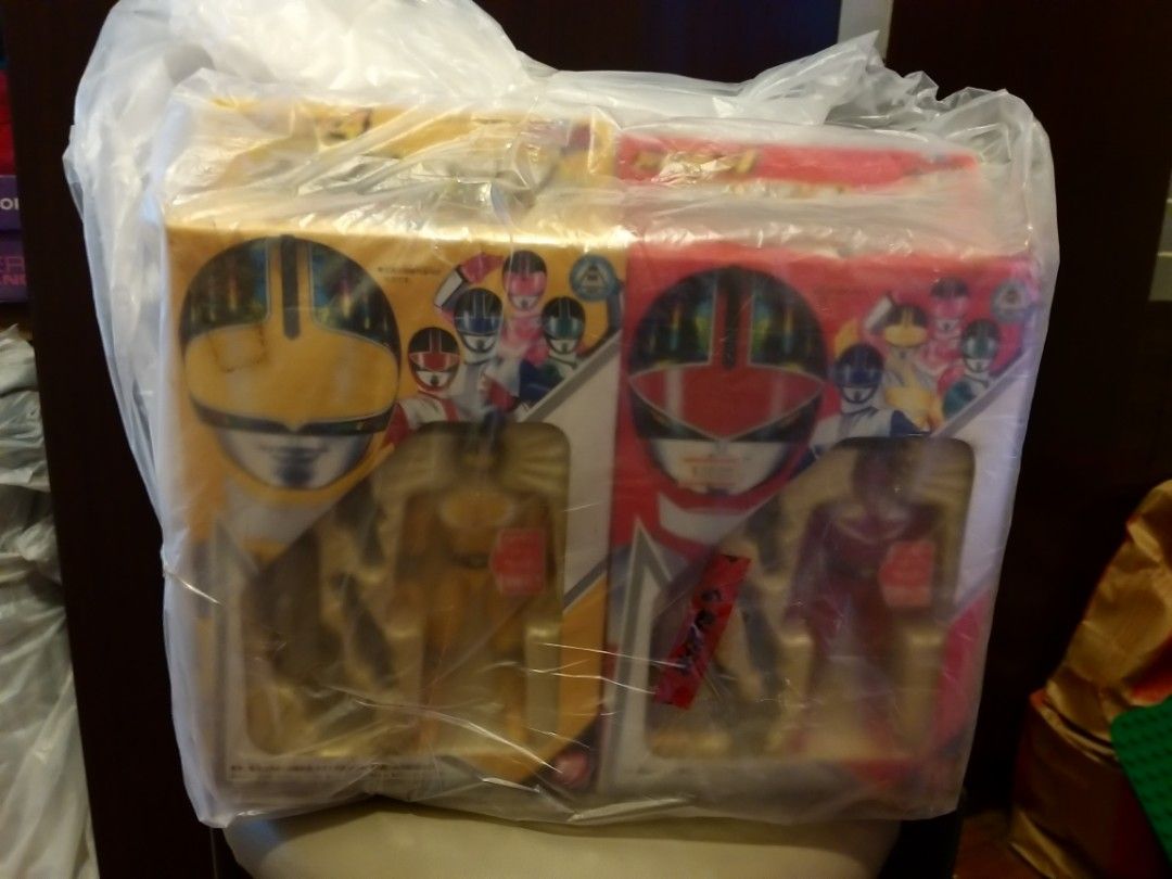 Bandai 未來戰隊人型set, 興趣及遊戲, 玩具& 遊戲類- Carousell