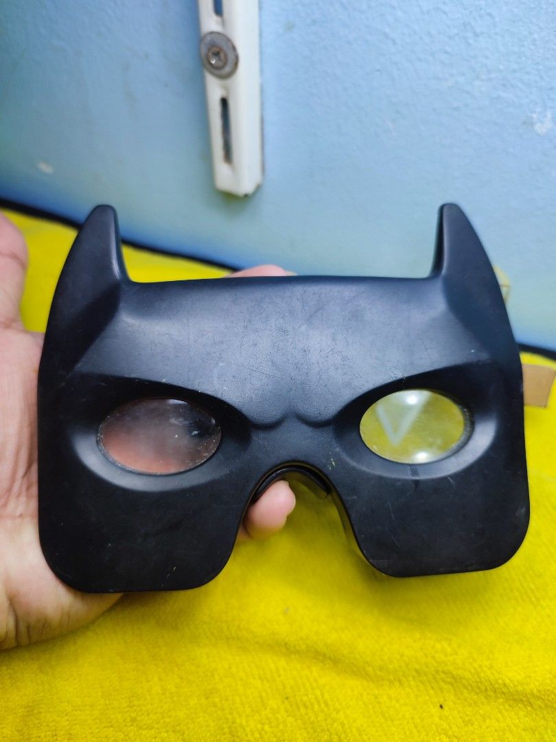 Batman mask (Category: Western Merchandise) located in Pasig City. Submitted by akindzshop2 (Listing ID 1319588226, Image 1). Description: .