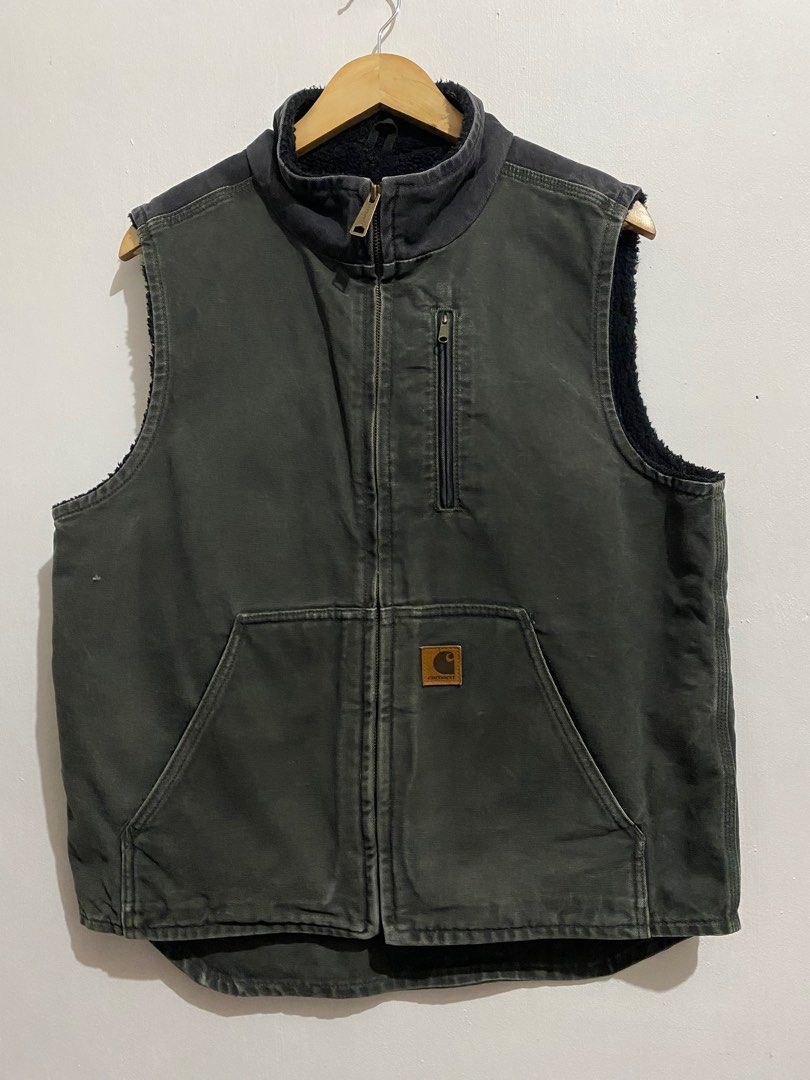 Carhartt vest Men s Fashion Coats Jackets and Outerwear on Carousell