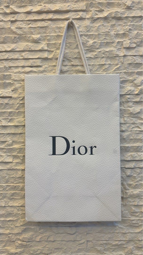 Christian Dior Paper Bag (Category: Luxury Accessories) located in San Fernando. Submitted by mnlt_o (Listing ID 1319623455, Image 1). Description: Authentic From Dior, Paris See photos for condition OAD: 38 L x 25 W x 13 D cm Price: 700 + sf Location: San Fdo Pamp..