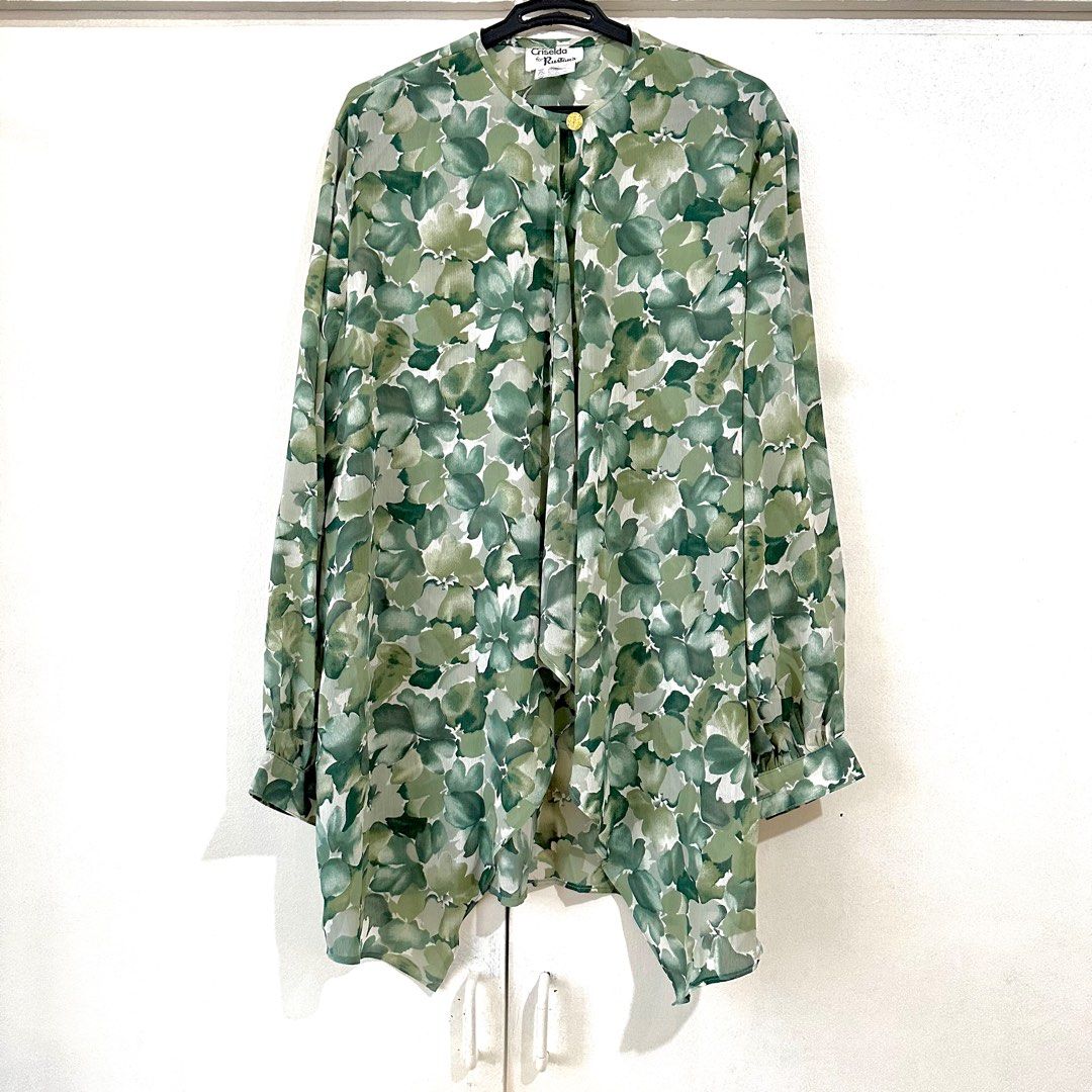 Flowy green cardigan set (Category: Sets or Coordinates) located in Paranaque City. Submitted by capybara808 (Listing ID 1319614517, Image 2). Description: Can fit small to large Beach attire 🔆✨ Flowy ❤️.