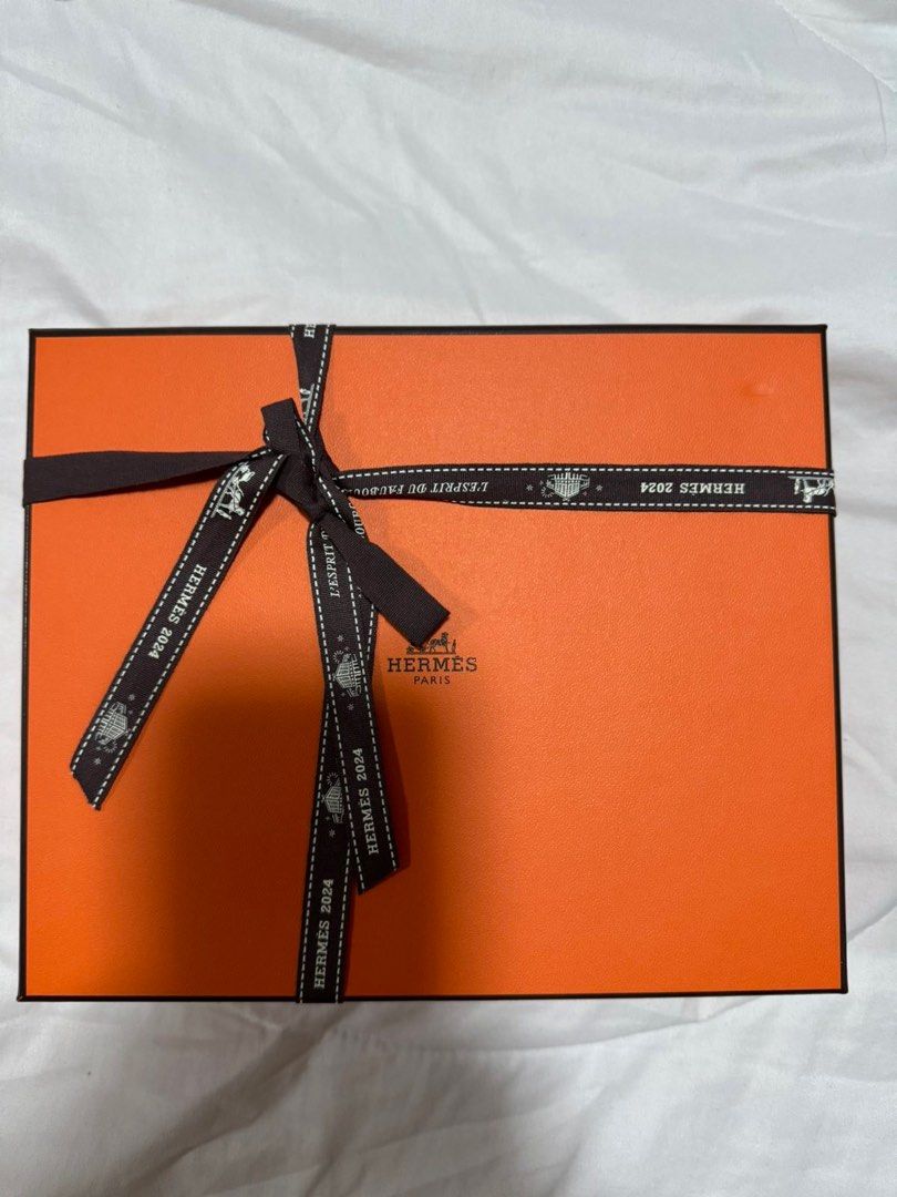 Hermes Mini Evelyne 16 Gold (Category: Luxury Bags & Wallets) located in Manila. Submitted by nix1203 (Listing ID 1319663362, Image 3). Description: WTS Brandnew Hermes Mini Evelyne Gold Hardware Complete 2024 Purchased.