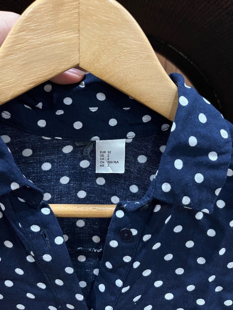 H&M Blouse (Category: Longsleeves) located in Paranaque City. Submitted by tinykh (Listing ID 1319566600, Image 2). Description: H&M Long Sleeved Blouse in size XS.