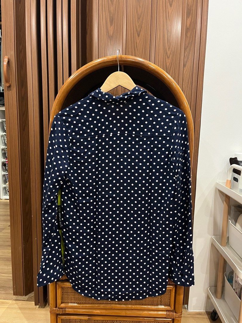 H&M Blouse (Category: Longsleeves) located in Paranaque City. Submitted by tinykh (Listing ID 1319566600, Image 3). Description: H&M Long Sleeved Blouse in size XS.