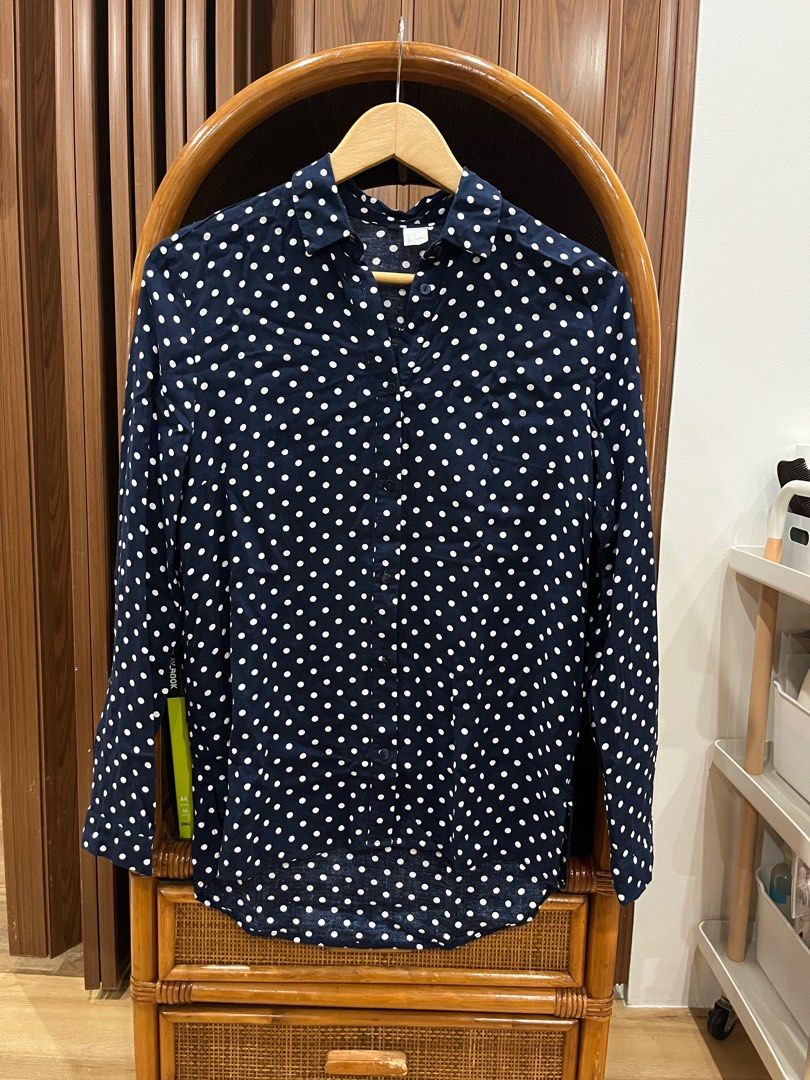 H&M Blouse (Category: Longsleeves) located in Paranaque City. Submitted by tinykh (Listing ID 1319566600, Image 1). Description: H&M Long Sleeved Blouse in size XS.