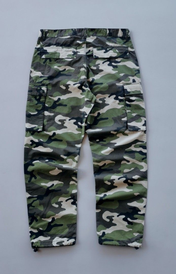 H M CAMO CARGO PANTS NG5 12824 Men s Fashion Bottoms Trousers on Carousell
