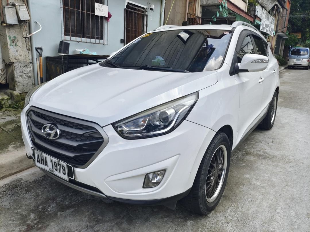 Hyundai Tucson 2.0 GLS (A) (Category: Used Cars) located in Quezon City. Submitted by johnybuddy (Listing ID 1319525378, Image 3). Description: Hyundai Tucson 2015 Automatic Gasoline for Sale or Swap sa Pick Up or Big Bike with same trade value Selling for 400,000 pesos Trade value is 450,000 pesos All in great condition Napaka lamig ng Aircon bago linis Test drive to sawa Napakasarap gamitin Di malakas sa gas Presentable paint Normal scratch No 