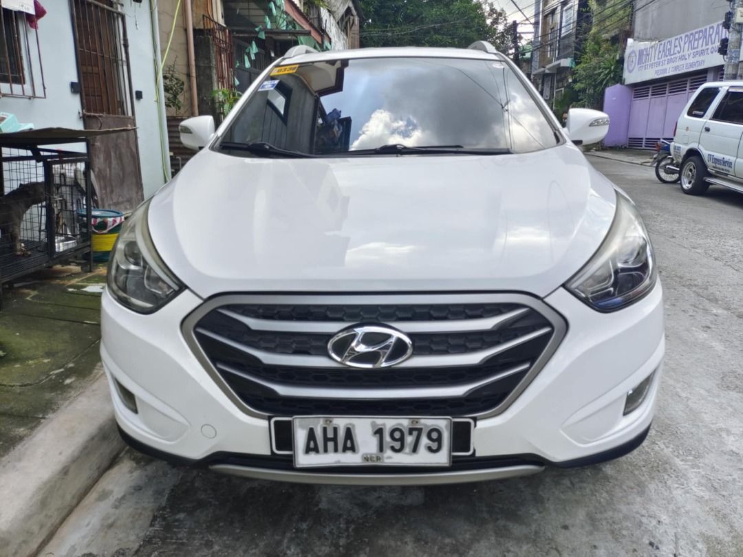Hyundai Tucson 2.0 GLS (A) (Category: Used Cars) located in Quezon City. Submitted by johnybuddy (Listing ID 1319525378, Image 1). Description: Hyundai Tucson 2015 Automatic Gasoline for Sale or Swap sa Pick Up or Big Bike with same trade value Selling for 400,000 pesos Trade value is 450,000 pesos All in great condition Napaka lamig ng Aircon bago linis Test drive to sawa Napakasarap gamitin Di malakas sa gas Presentable paint Normal scratch No 