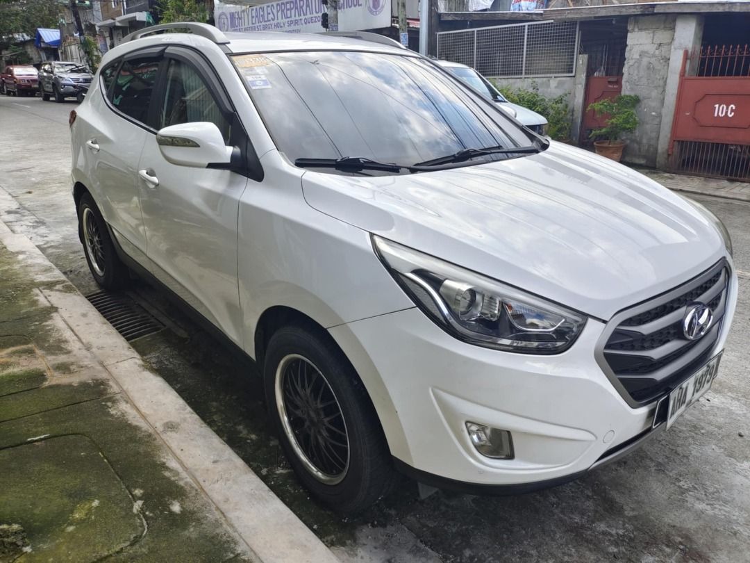 Hyundai Tucson 2.0 GLS (A) (Category: Used Cars) located in Quezon City. Submitted by johnybuddy (Listing ID 1319525378, Image 2). Description: Hyundai Tucson 2015 Automatic Gasoline for Sale or Swap sa Pick Up or Big Bike with same trade value Selling for 400,000 pesos Trade value is 450,000 pesos All in great condition Napaka lamig ng Aircon bago linis Test drive to sawa Napakasarap gamitin Di malakas sa gas Presentable paint Normal scratch No 
