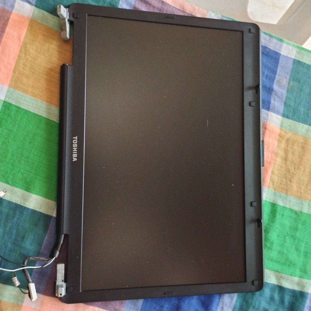 LCD's for Laptops (Category: Monitor Screens) located in Puerto Galera. Submitted by newtech672 (Listing ID 1319527358, Image 3). Description: 1. Fujitsu Siemens 17.10 inch Brilliant View WXGA+ 16:10 LCD(From Fujitsu Siemens Amilo Xa2528), resolution is 1440x900 HD(or 1920x1080 WUXGA, my friend said it was the best screen he had ever seen, besides his MacBook Pro), complete with frame and hinges and wifi antennas. This were my friends laptop, som