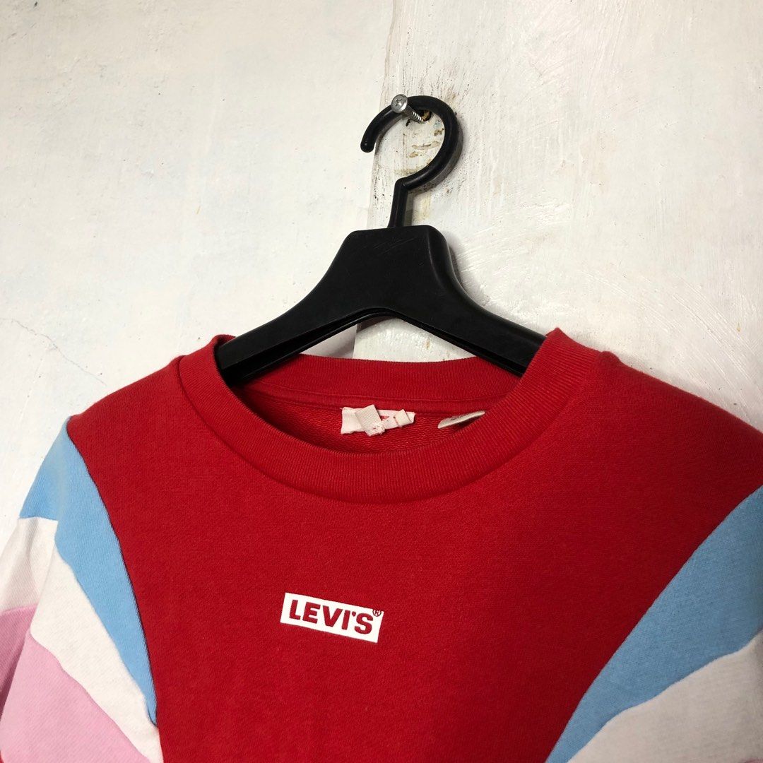 Levi s Womens Florence Cropped Crewneck Sweatshirt Women s Fashion Coats Jackets and Outerwear on Carousell