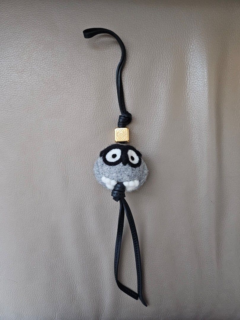 Loewe owl charm in felt and calfskin 貓頭鷹吊飾, 名牌, 飾物