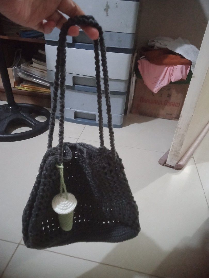 Made to order Crochet Bag (Category: Shoulder Bags) located in Manila. Submitted by chedelm (Listing ID 1319614992, Image 2). Description: made to order crochet bag *color of your choice *price may vary (depende sa size n gusto nyo) *11 x 8 inches po ang nasa post NOTE: NEED 50% DOWNPAYMENT PO🙂💛 message lng sa mga interesado.