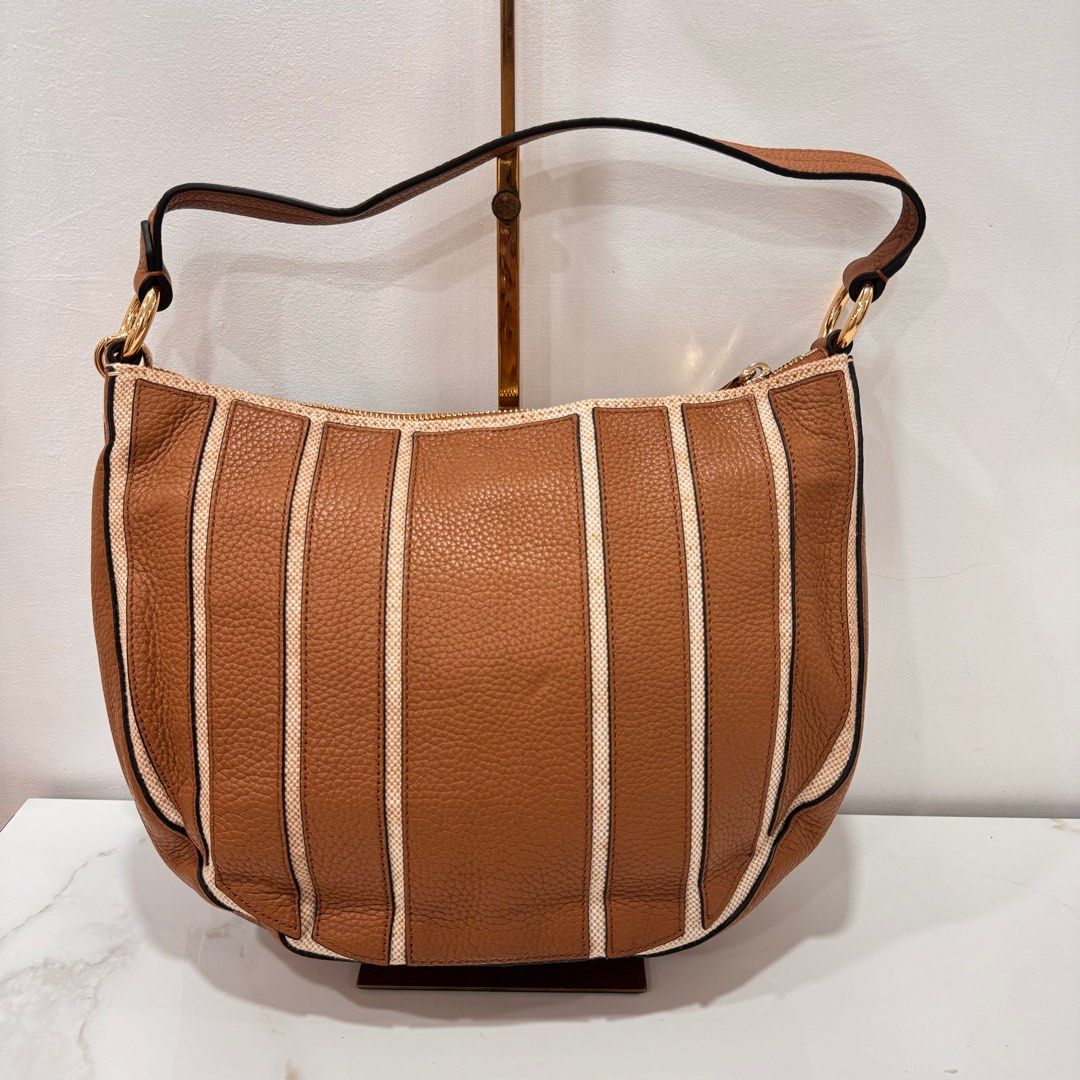 MK (Category: Luxury Bags & Wallets) located in Daraga. Submitted by luxbicolph (Listing ID 1319558507, Image 3). Description: .