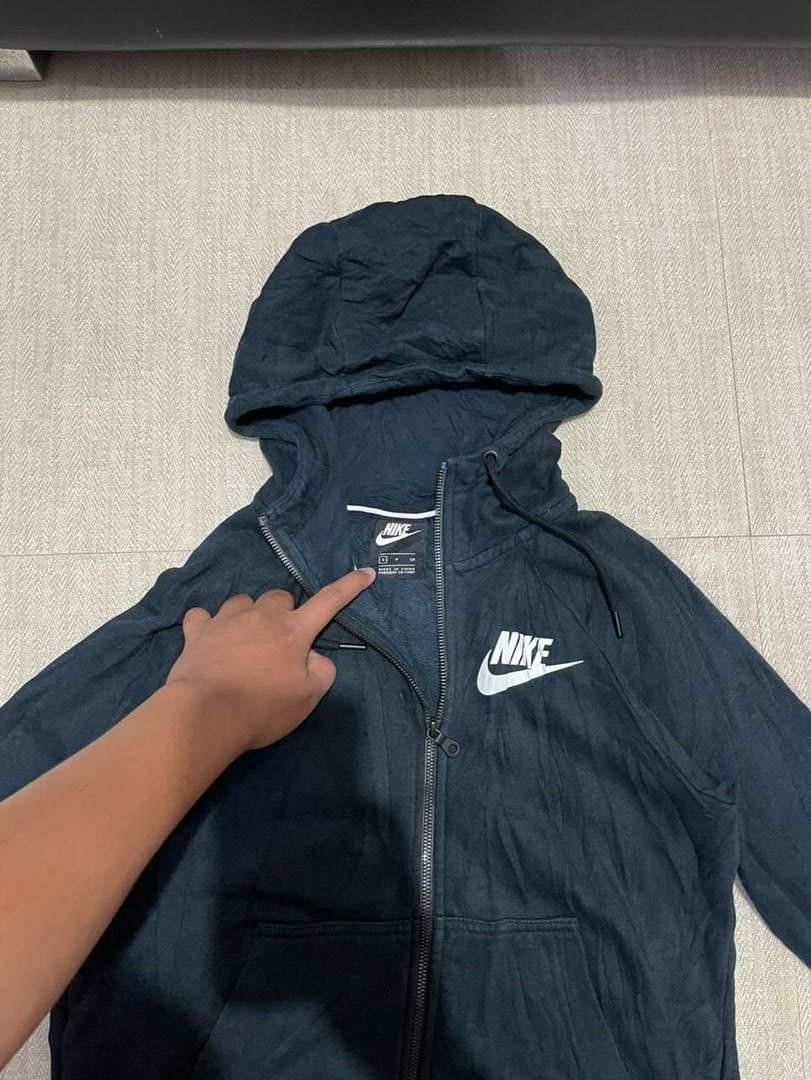 Nike full zip hoodie (Category: Coats, Jackets and Outerwear) located in Santo Tomas. Submitted by janbars (Listing ID 1319569939, Image 3). Description: Nike full zip hoodie Size S W19/L23.5 dimes 9.5/10 color rate Excellent condition No issue 450 + sf.
