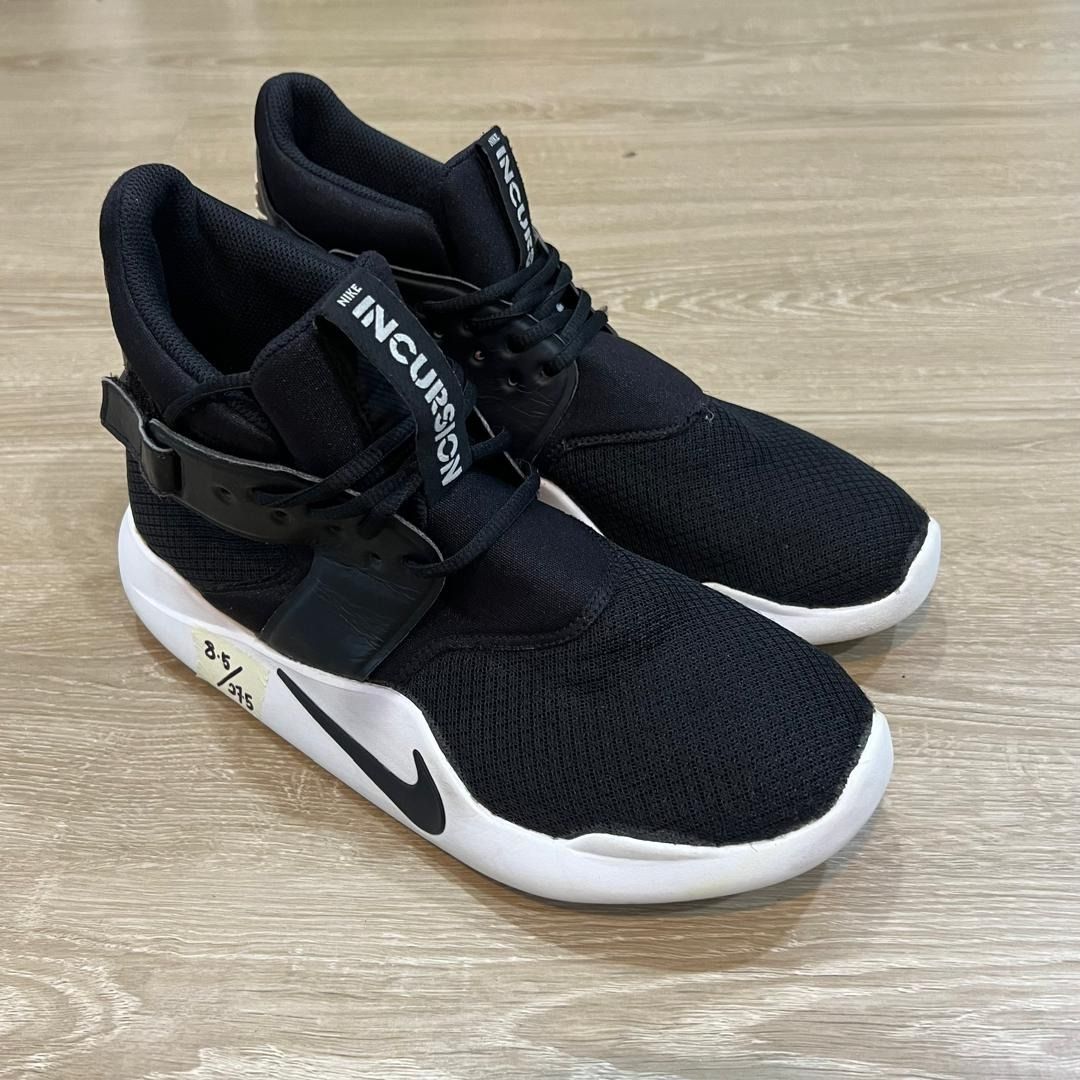 Nike incursion black and white online