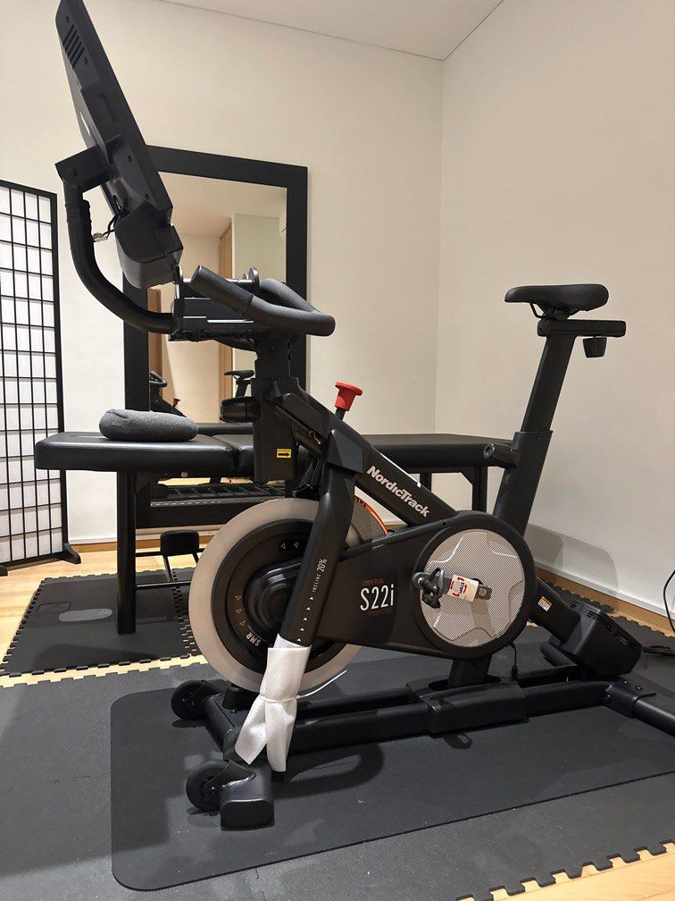 NordicTrack 22i indoor technology fitness cycle