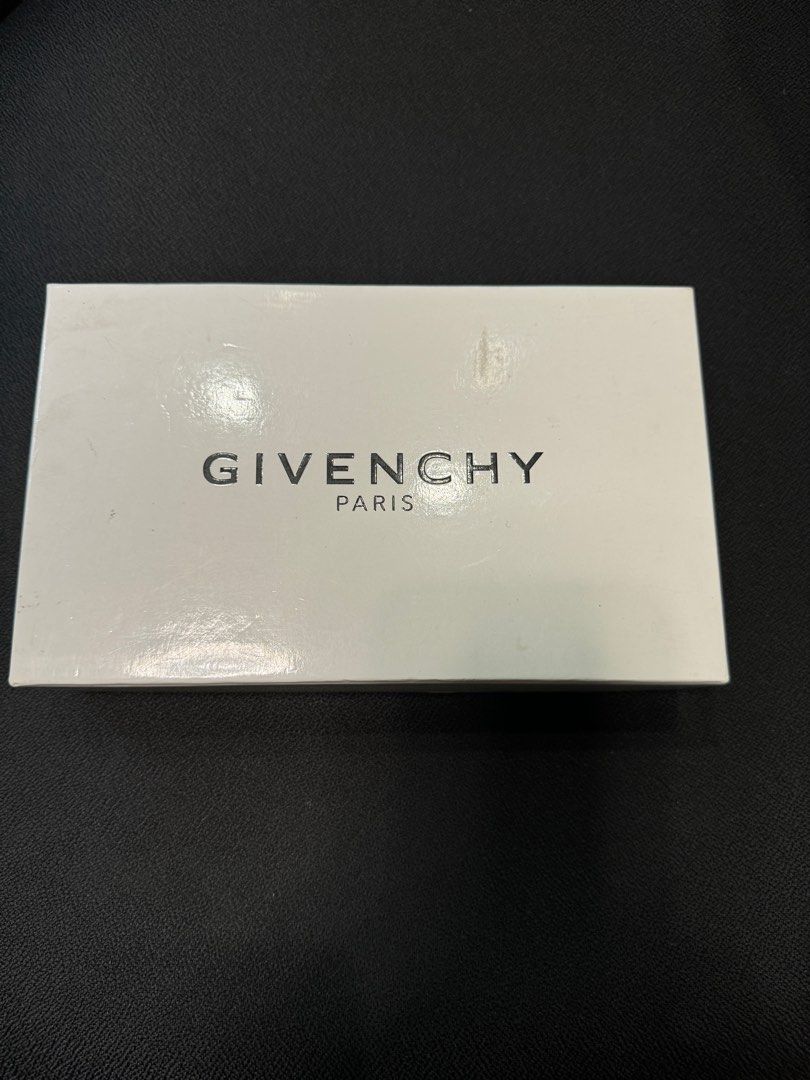 OG Givenchy Wallet | Personally Used| (Category: Luxury Bags & Wallets) located in Paranaque City. Submitted by leahb0314 (Listing ID 1319556453, Image 2). Description: Personal use of the owner. Inclusions : cloth pouch, authentic, guaranteed goat leather , can fit 13Promax.