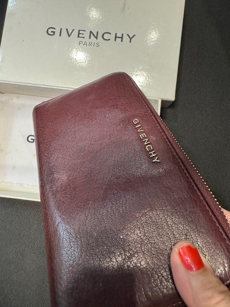 OG Givenchy Wallet | Personally Used| (Category: Luxury Bags & Wallets) located in Paranaque City. Submitted by leahb0314 (Listing ID 1319556453, Image 3). Description: Personal use of the owner. Inclusions : cloth pouch, authentic, guaranteed goat leather , can fit 13Promax.
