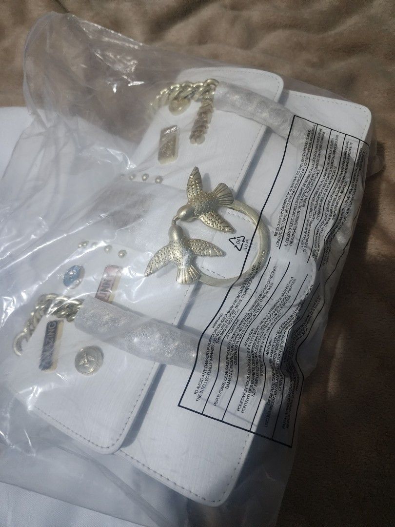 ORIGINAL PINK LEATHER BAG *shoulder-sling (Category: Luxury Bags & Wallets) located in Manila. Submitted by chrinathalie (Listing ID 1319583790, Image 1). Description: leather.new.
