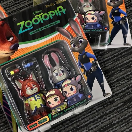 POP MART海外限定zooto pia mega space MEGA SPACE MOLLY 100% Disney Zootopia Crazy Animal LIMITED