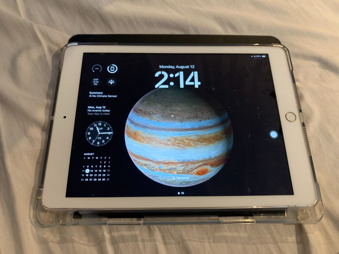 Pre-loved iPad 6th Generation (2018) 32GB Storage (Category: iPad) located in Las Pinas. Submitted by ggabbyandrade (Listing ID 1319585655, Image 2). Description: ❗️ PLEASE READ ME ❗️ I bought this as a learning device for school. Good for light work, leisure activities, and reading. This iPad has been with me since grade 5. 📚 ISSUES: minor scratches (see pictures for reference), increase volume button no longer working (can use assistive touch 
