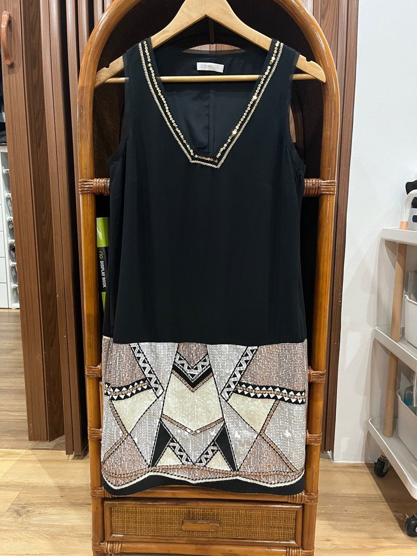 Promod Black Sequined Dress Size M (Category: Dresses) located in Paranaque City. Submitted by tinykh (Listing ID 1319565249, Image 1). Description: Promod Sequined Dress in size Medium Can be used for formal wear or for the office Invisible zipper on the side No issues / in good condition! Waist - 42.5 cm Hip - 44.5 cm Length - 84 cm .